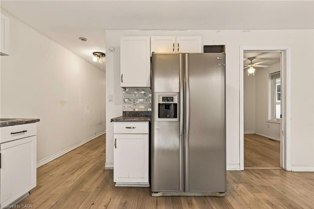 218 East 8Th Street, Hamilton, ON - Indoor Photo Showing Kitchen