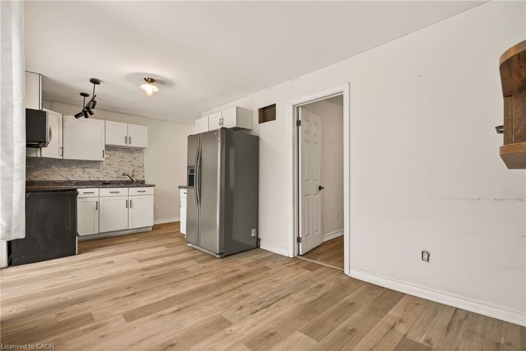 218 East 8Th Street, Hamilton, ON - Indoor Photo Showing Kitchen