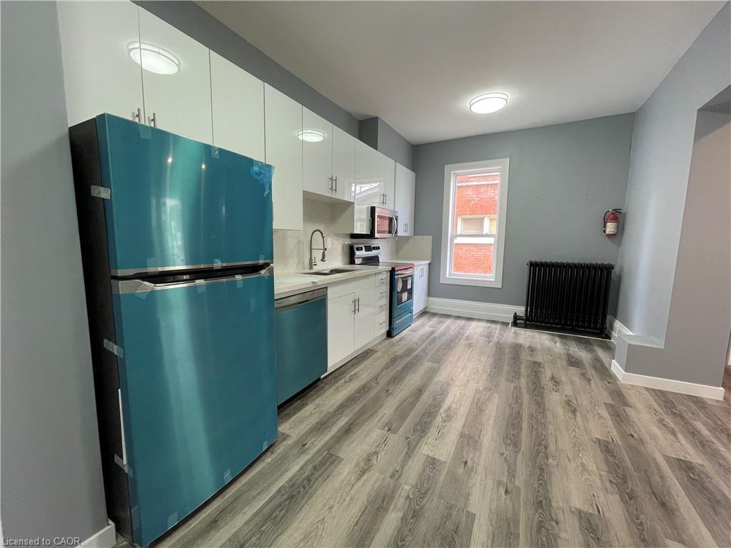 49 Madison Avenue N, Kitchener, ON - Indoor Photo Showing Kitchen