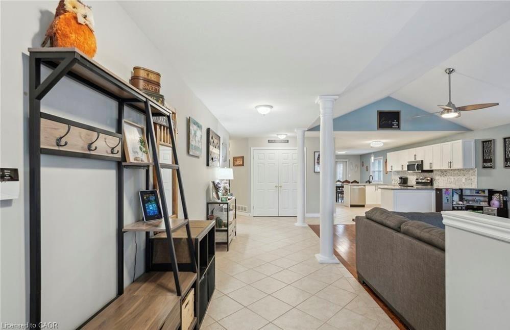 996 Beach Boulevard, Hamilton, ON - Indoor