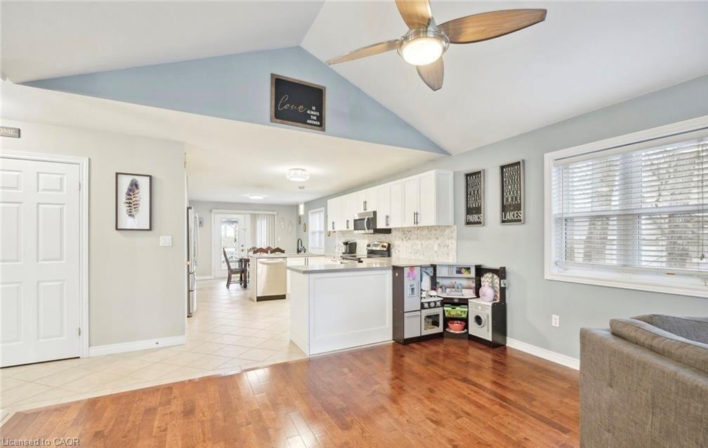 996 Beach Boulevard, Hamilton, ON - Indoor Photo Showing Kitchen