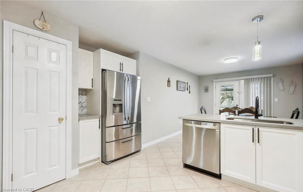 996 Beach Boulevard, Hamilton, ON - Indoor Photo Showing Kitchen