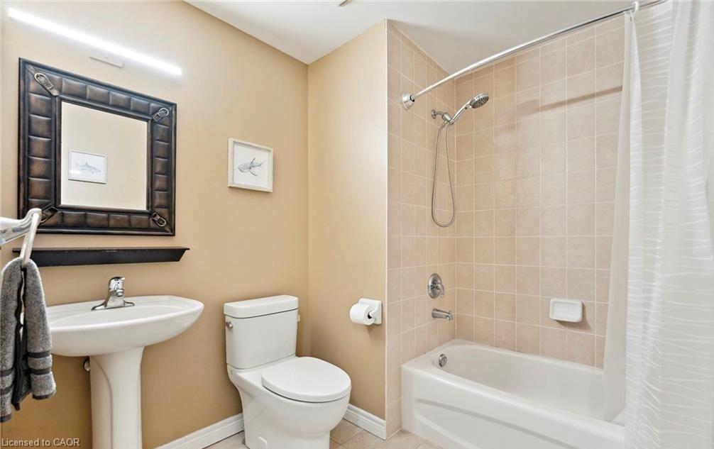 996 Beach Boulevard, Hamilton, ON - Indoor Photo Showing Bathroom
