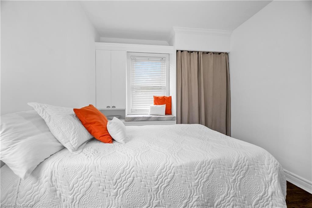 541 Courtland Avenue E, Kitchener, ON - Indoor Photo Showing Bedroom