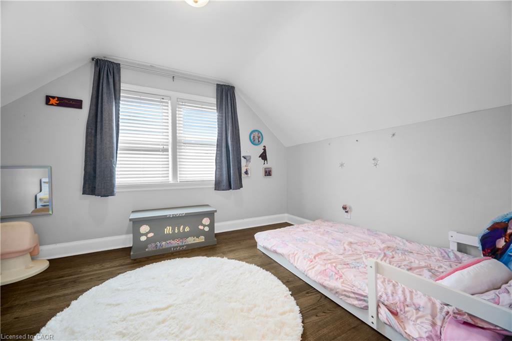 541 Courtland Avenue E, Kitchener, ON - Indoor Photo Showing Bedroom