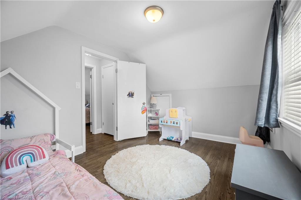 541 Courtland Avenue E, Kitchener, ON - Indoor Photo Showing Bedroom
