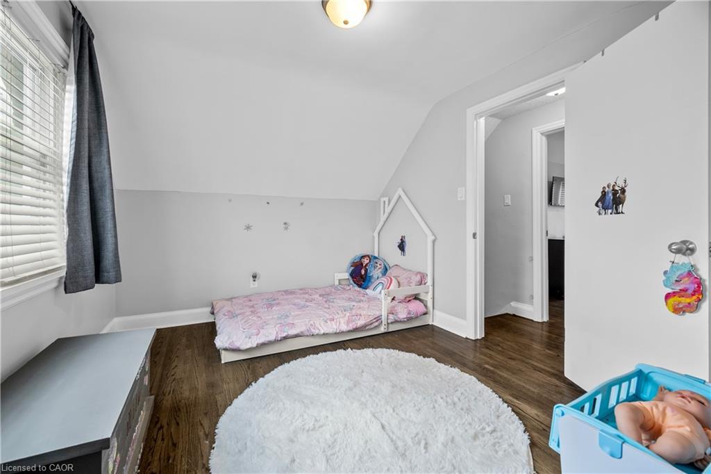 541 Courtland Avenue E, Kitchener, ON - Indoor Photo Showing Bedroom