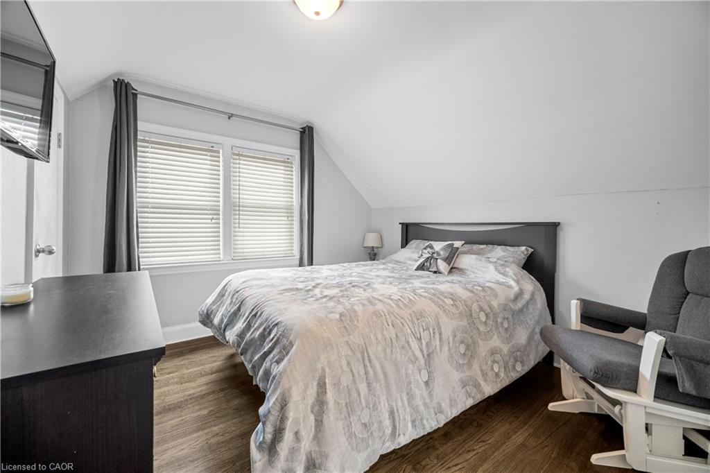 541 Courtland Avenue E, Kitchener, ON - Indoor Photo Showing Bedroom