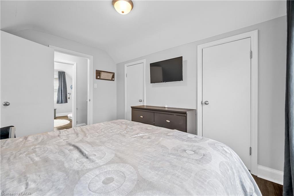 541 Courtland Avenue E, Kitchener, ON - Indoor Photo Showing Bedroom