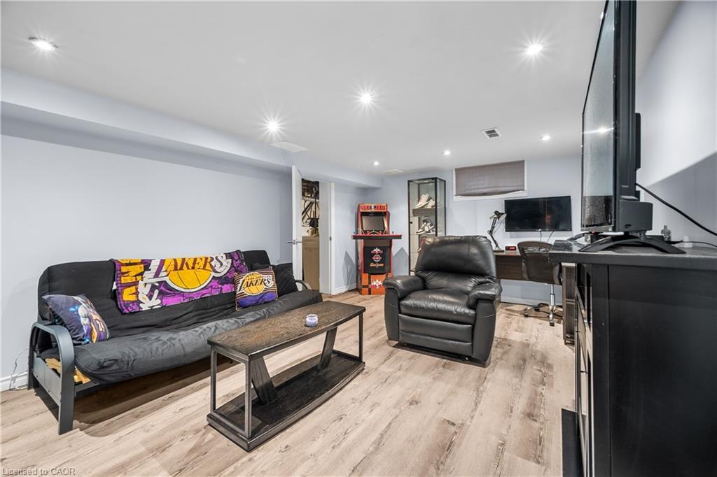 541 Courtland Avenue E, Kitchener, ON - Indoor