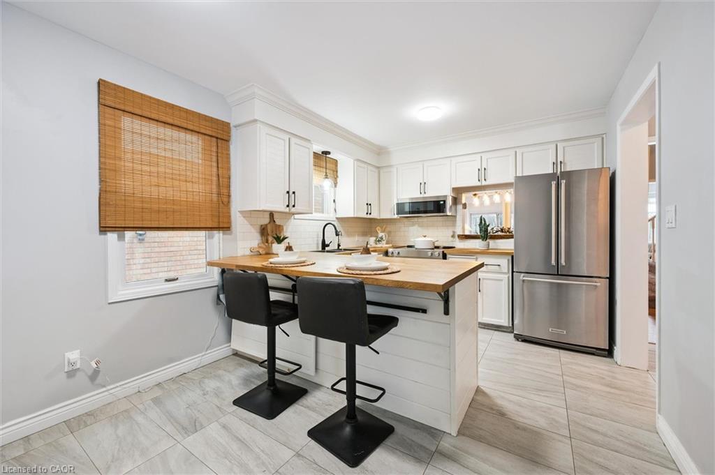 4 Northmanor Crescent, Kitchener, ON - Indoor Photo Showing Kitchen