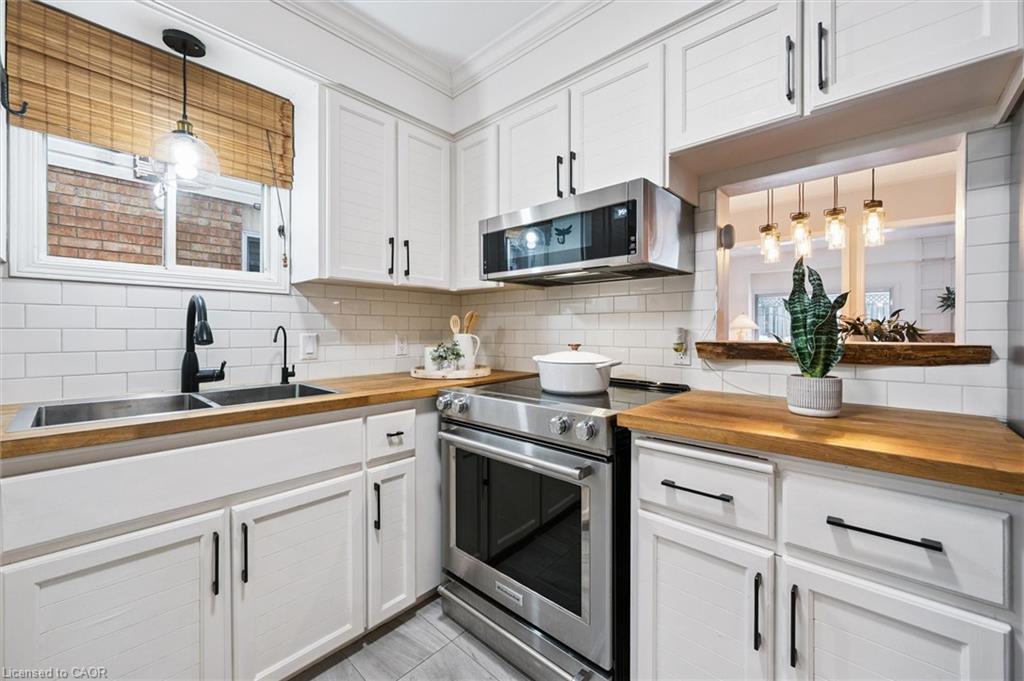 4 Northmanor Crescent, Kitchener, ON - Indoor Photo Showing Kitchen