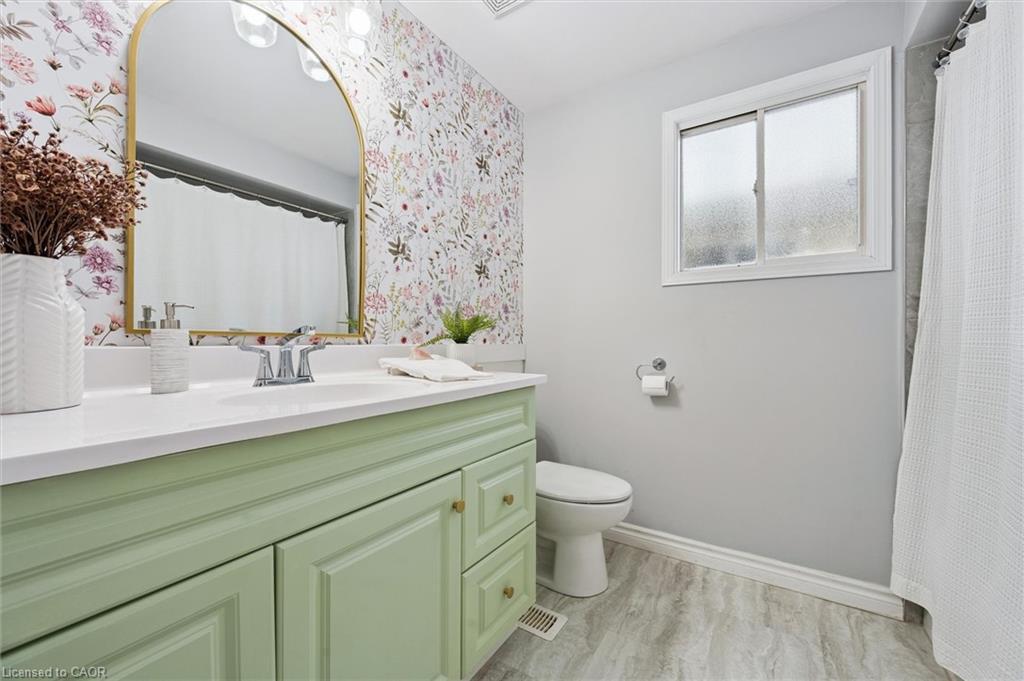 4 Northmanor Crescent, Kitchener, ON - Indoor Photo Showing Bathroom