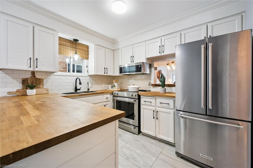 4 Northmanor Crescent, Kitchener, ON - Indoor Photo Showing Kitchen