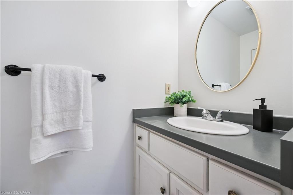 4 Northmanor Crescent, Kitchener, ON - Indoor Photo Showing Bathroom
