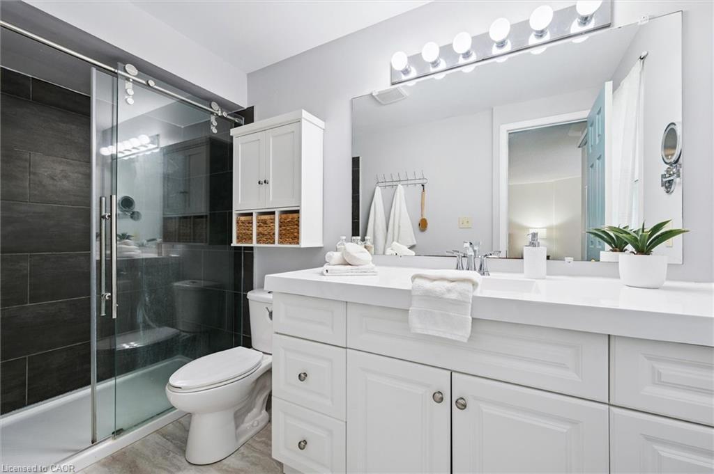 4 Northmanor Crescent, Kitchener, ON - Indoor Photo Showing Bathroom