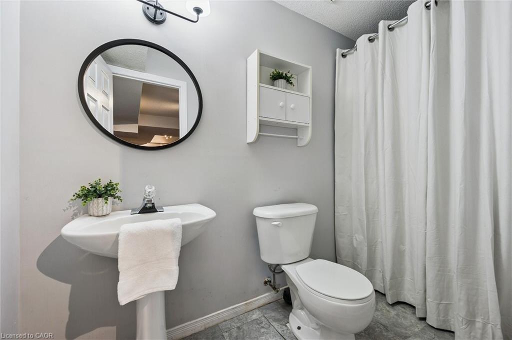4 Northmanor Crescent, Kitchener, ON - Indoor Photo Showing Bathroom