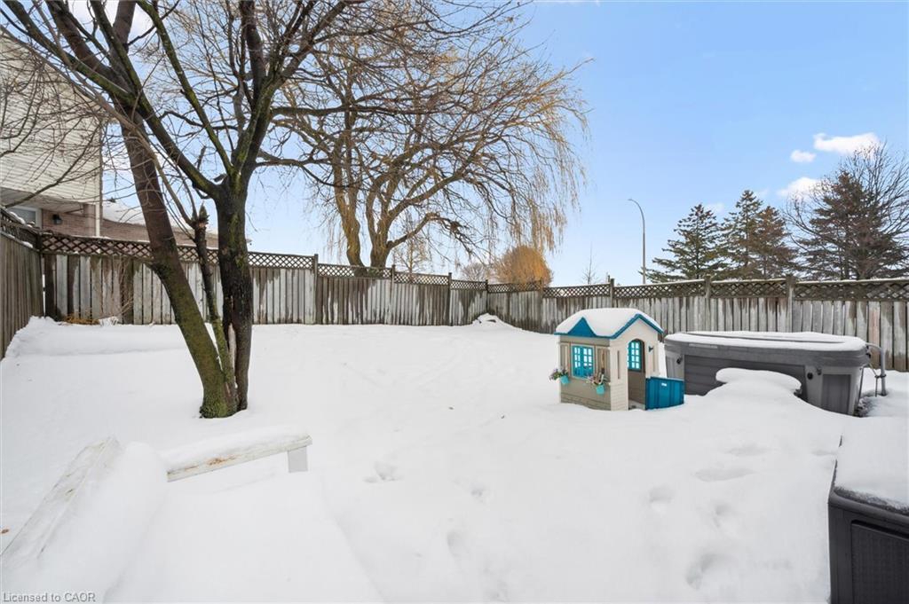 4 Northmanor Crescent, Kitchener, ON - Outdoor