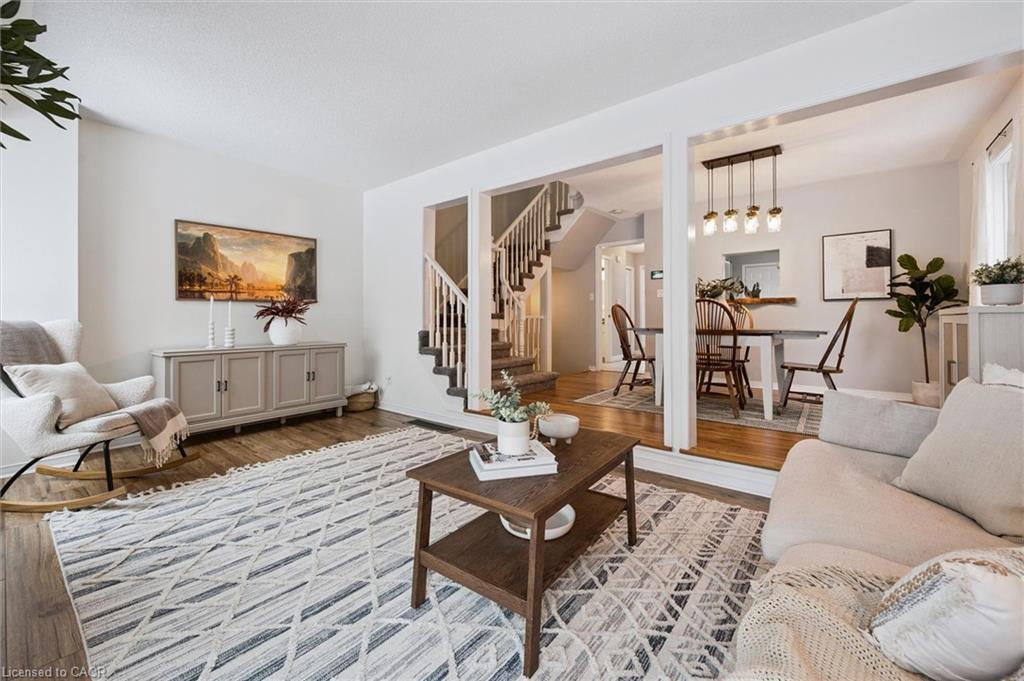 4 Northmanor Crescent, Kitchener, ON - Indoor Photo Showing Living Room