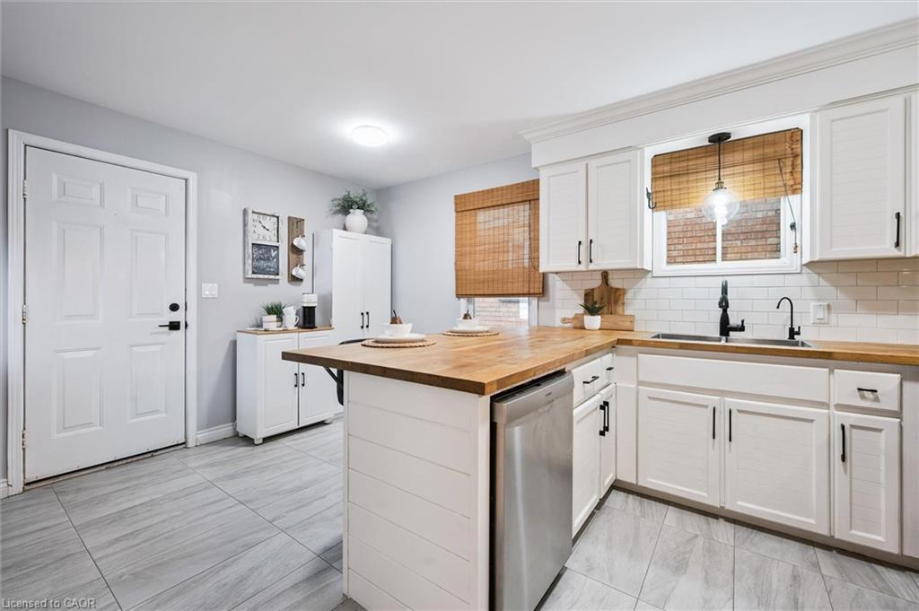 4 Northmanor Crescent, Kitchener, ON - Indoor Photo Showing Kitchen