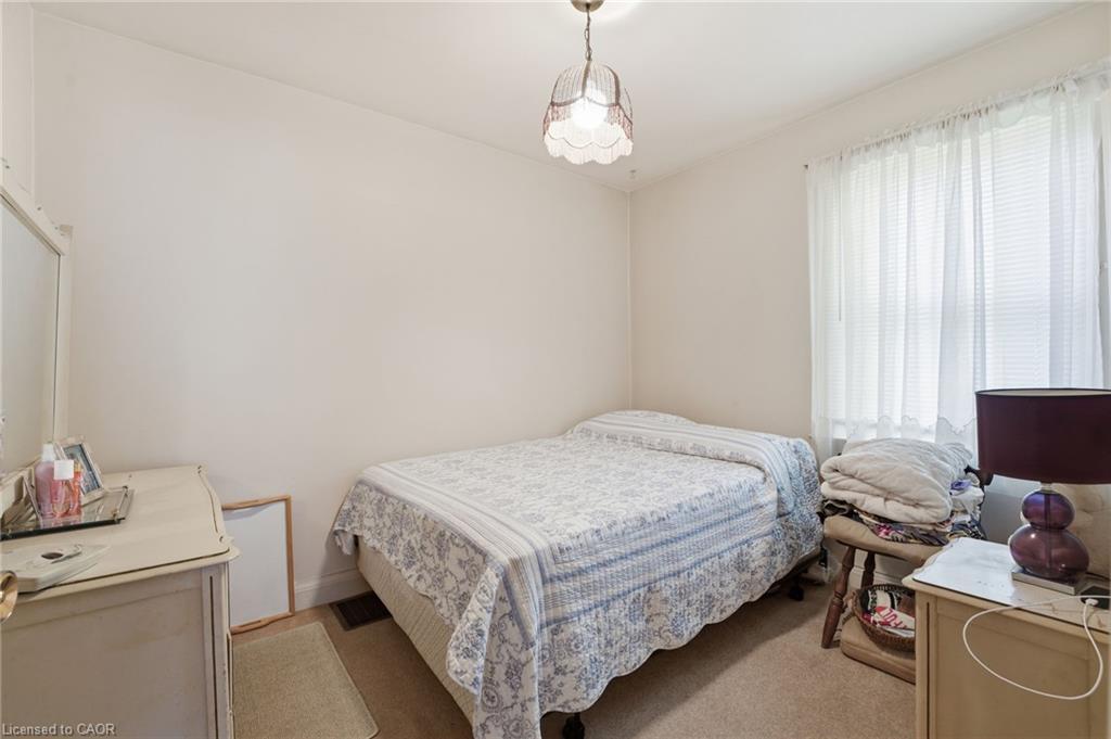 298 Sanatorium Road, Hamilton, ON - Indoor Photo Showing Bedroom