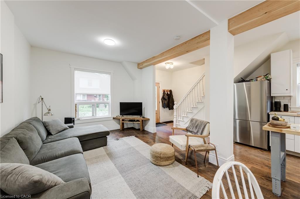 97 Gladstone Avenue, Hamilton, ON - Indoor Photo Showing Living Room