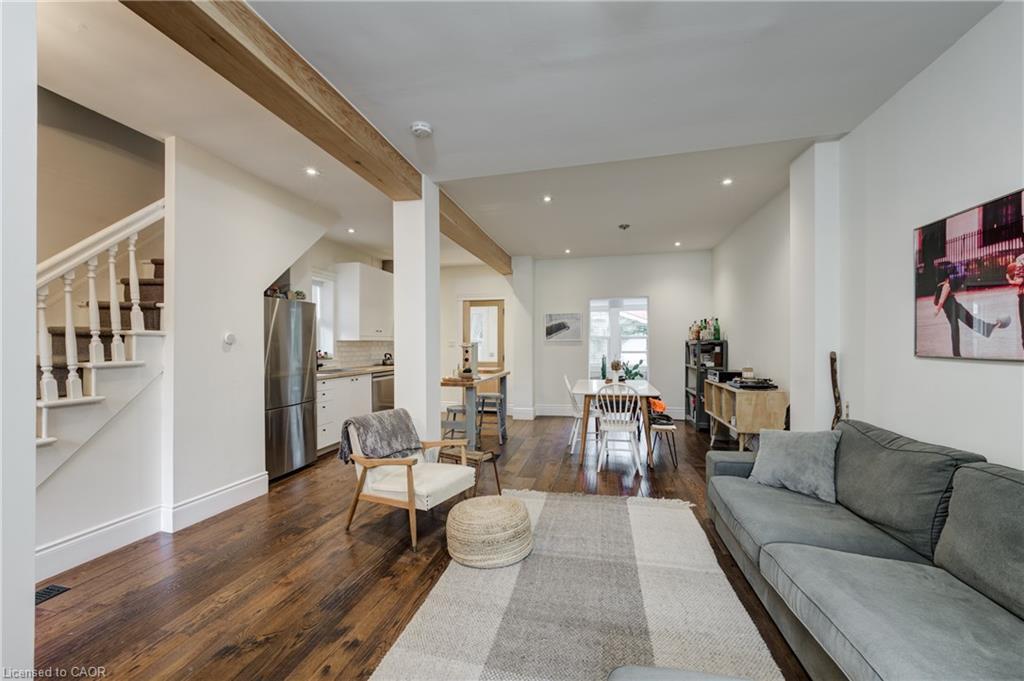 97 Gladstone Avenue, Hamilton, ON - Indoor Photo Showing Living Room