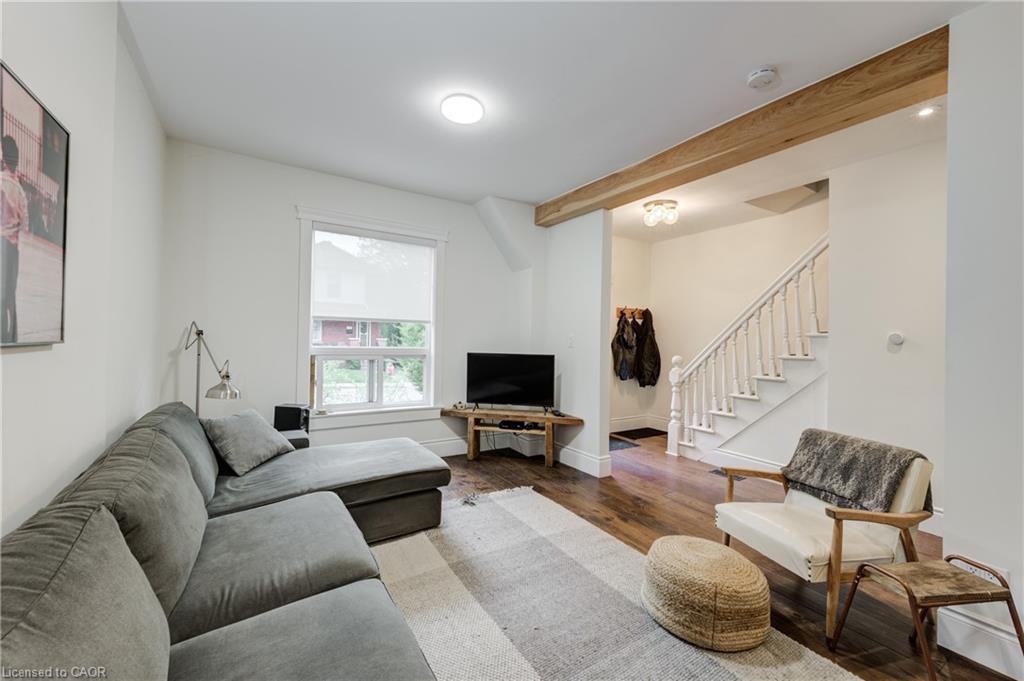 97 Gladstone Avenue, Hamilton, ON - Indoor Photo Showing Living Room