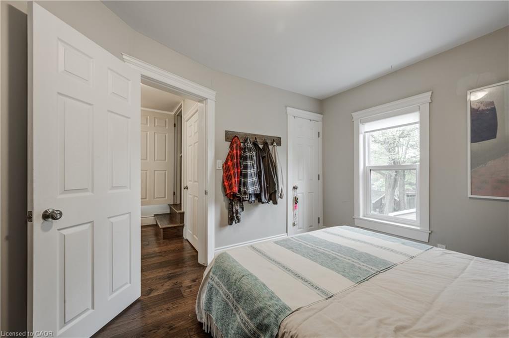 97 Gladstone Avenue, Hamilton, ON - Indoor Photo Showing Bedroom