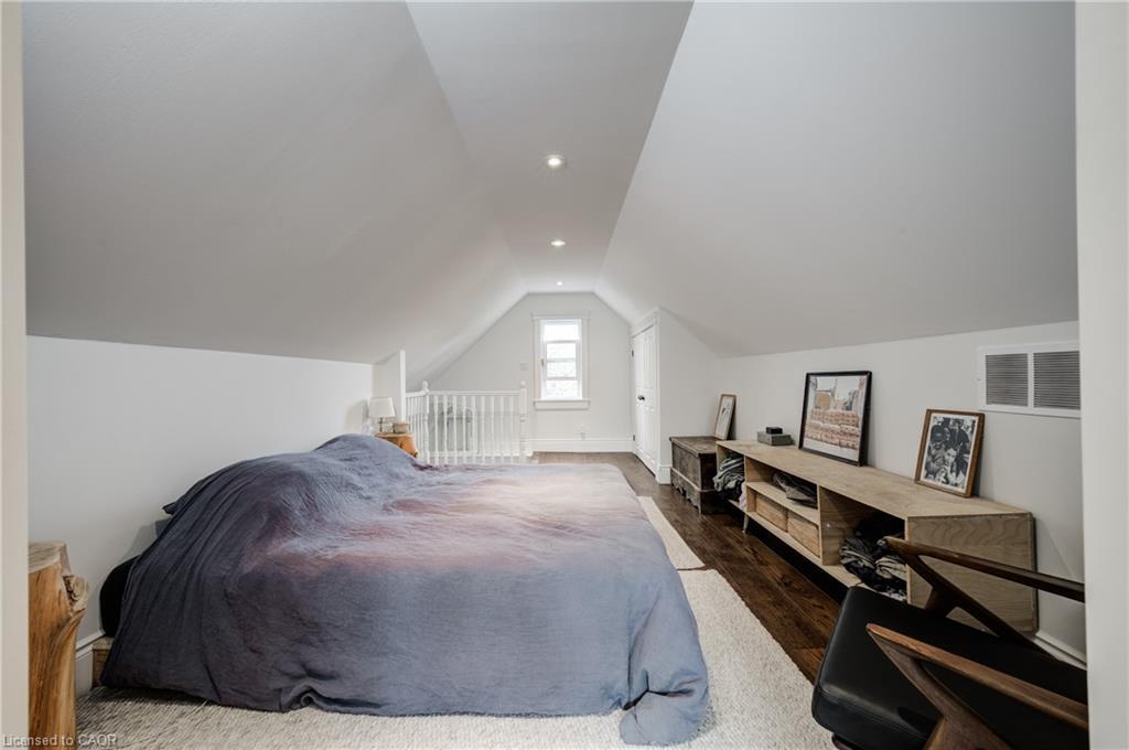 97 Gladstone Avenue, Hamilton, ON - Indoor Photo Showing Bedroom