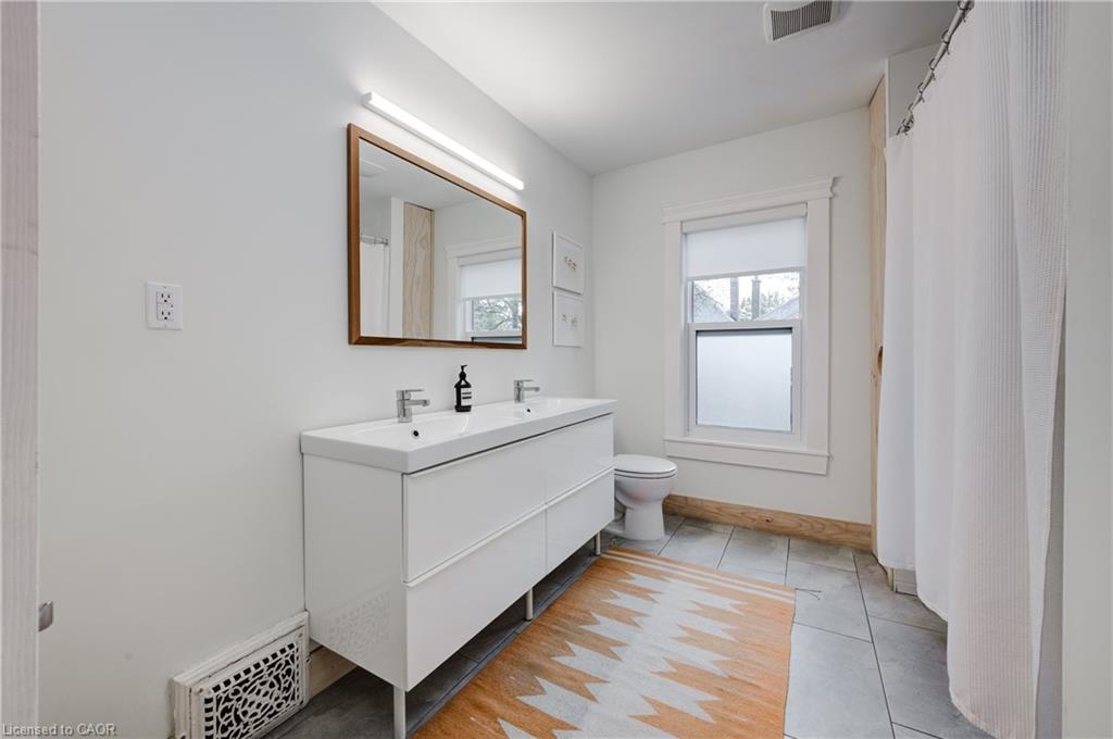 97 Gladstone Avenue, Hamilton, ON - Indoor Photo Showing Bathroom