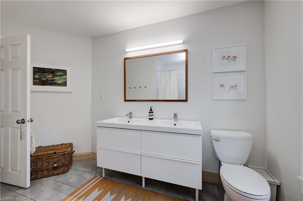 97 Gladstone Avenue, Hamilton, ON - Indoor Photo Showing Bathroom