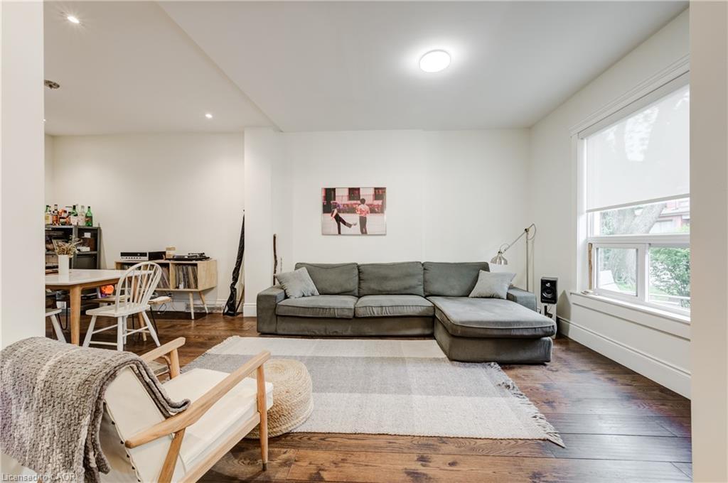97 Gladstone Avenue, Hamilton, ON - Indoor Photo Showing Living Room