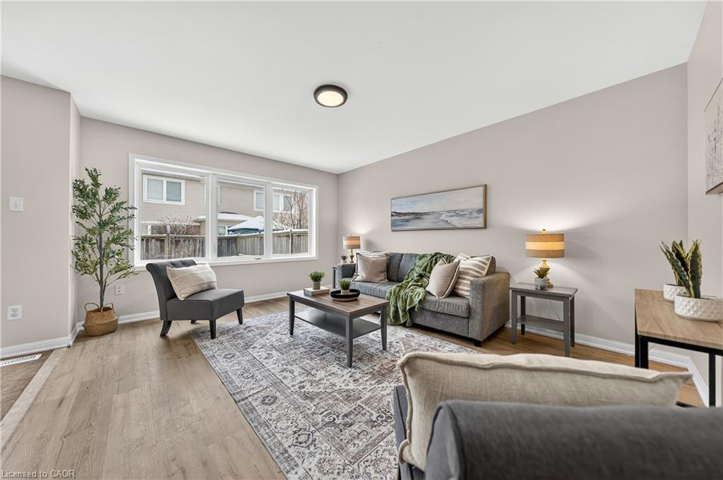 19 Blackbird Circle, Cambridge, ON - Indoor Photo Showing Living Room
