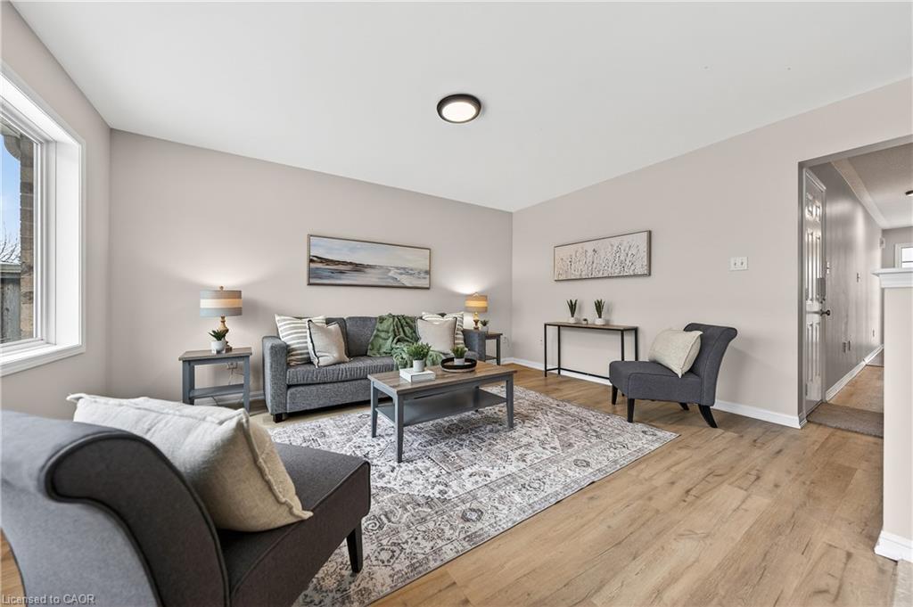 19 Blackbird Circle, Cambridge, ON - Indoor Photo Showing Living Room