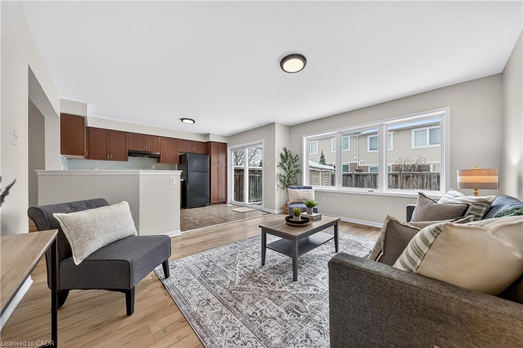 19 Blackbird Circle, Cambridge, ON - Indoor Photo Showing Living Room