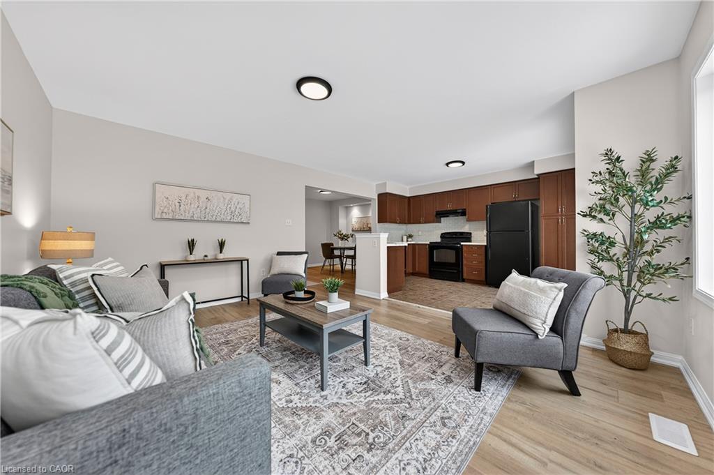 19 Blackbird Circle, Cambridge, ON - Indoor Photo Showing Living Room