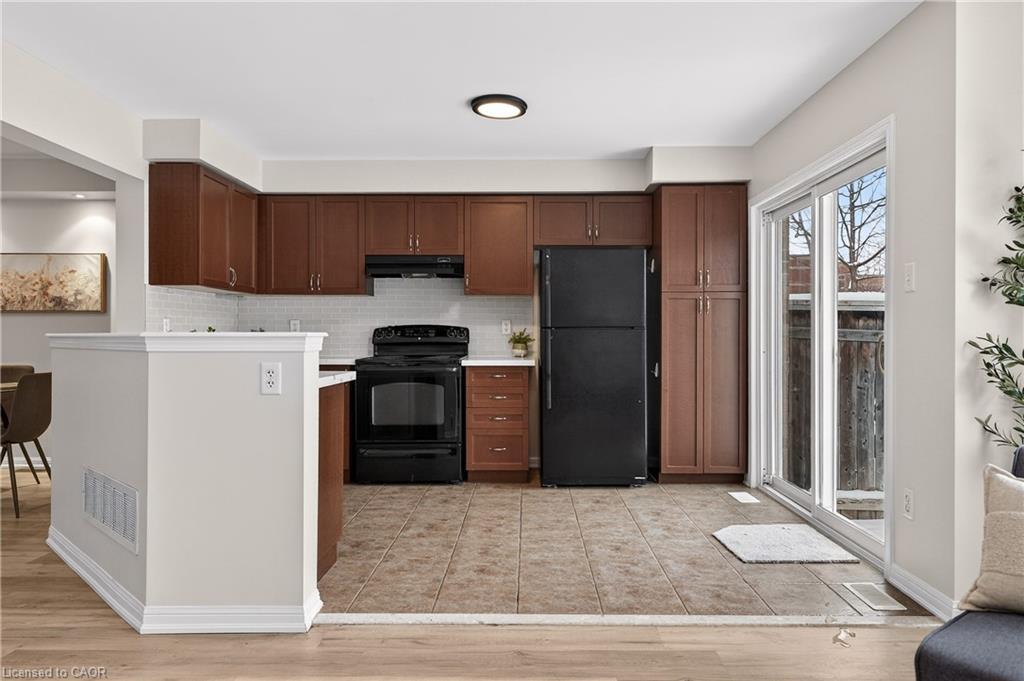 19 Blackbird Circle, Cambridge, ON - Indoor Photo Showing Kitchen