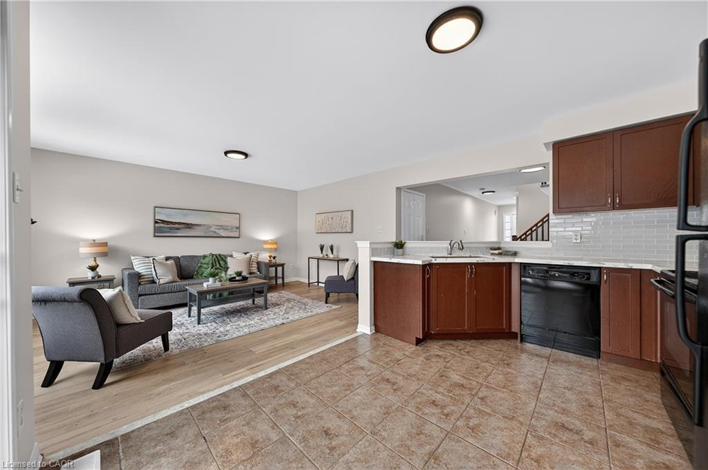 19 Blackbird Circle, Cambridge, ON - Indoor Photo Showing Kitchen