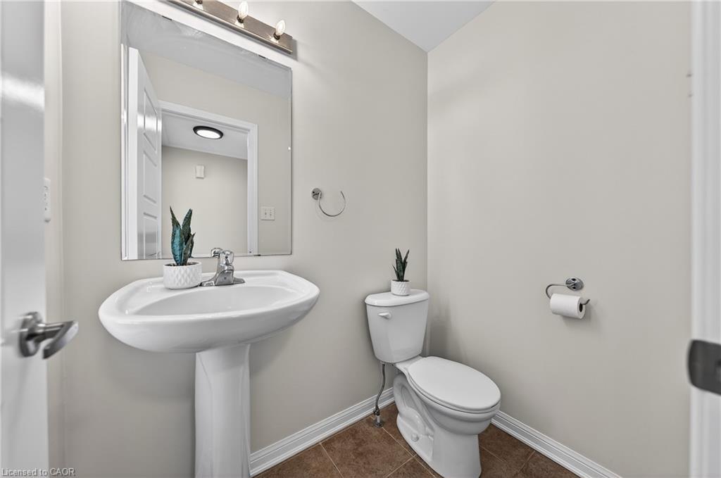 19 Blackbird Circle, Cambridge, ON - Indoor Photo Showing Bathroom