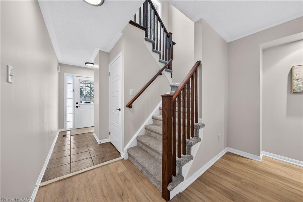 19 Blackbird Circle, Cambridge, ON - Indoor Photo Showing Other Room