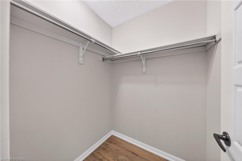 19 Blackbird Circle, Cambridge, ON - Indoor With Storage