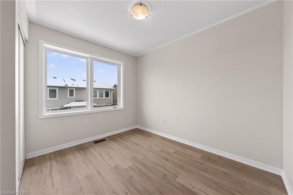 19 Blackbird Circle, Cambridge, ON - Indoor Photo Showing Other Room