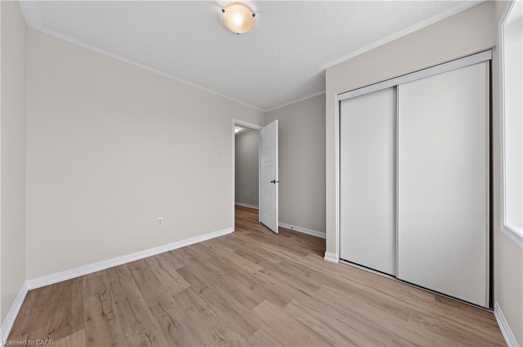 19 Blackbird Circle, Cambridge, ON - Indoor Photo Showing Other Room