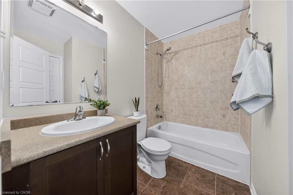 19 Blackbird Circle, Cambridge, ON - Indoor Photo Showing Bathroom
