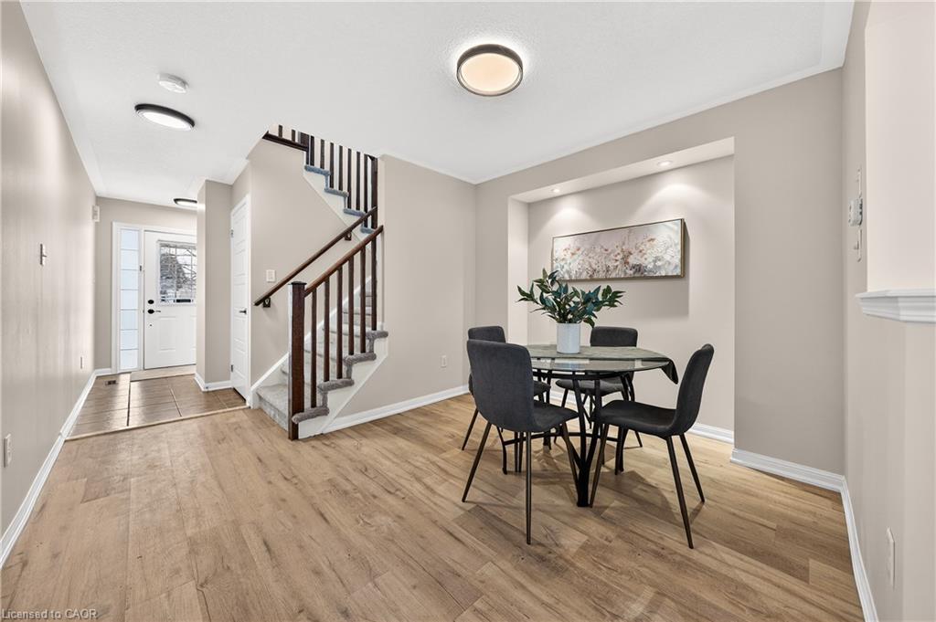 19 Blackbird Circle, Cambridge, ON - Indoor Photo Showing Dining Room
