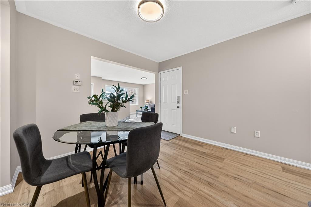 19 Blackbird Circle, Cambridge, ON - Indoor Photo Showing Dining Room