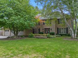 138 Cavendish Court Oakville, ON L6J 5S2