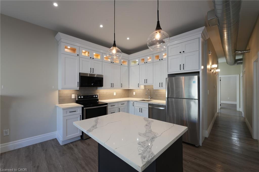 1-145 Wellington Street N, Hamilton, ON - Indoor Photo Showing Kitchen