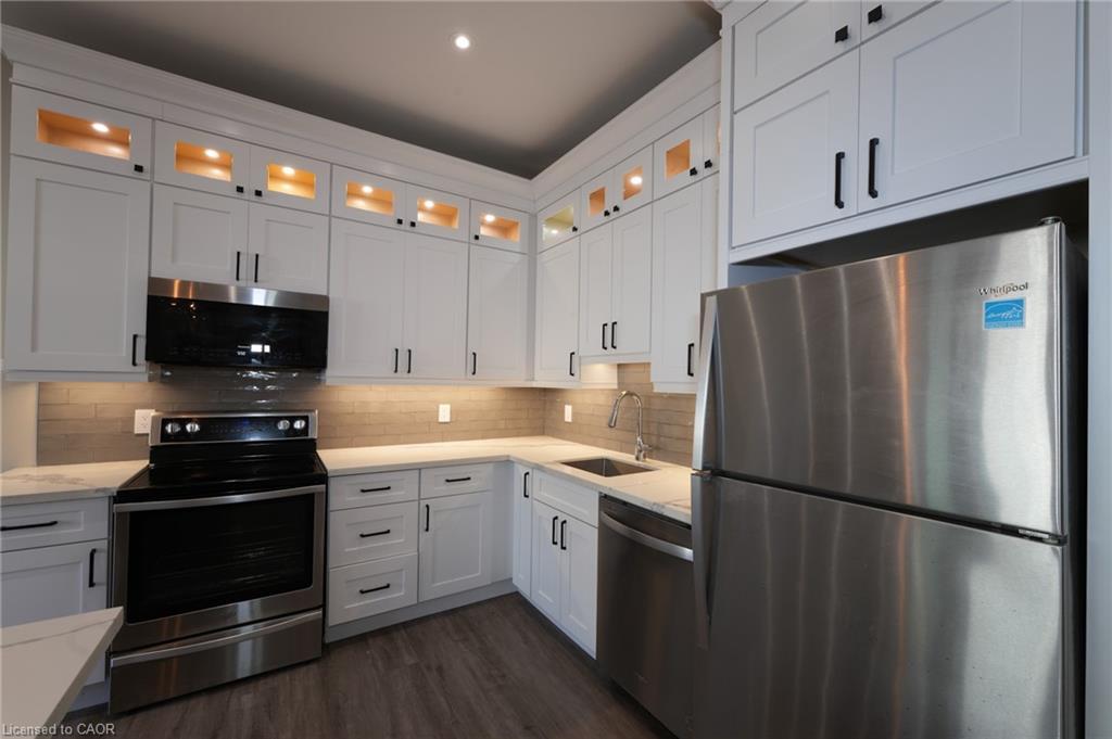 1-145 Wellington Street N, Hamilton, ON - Indoor Photo Showing Kitchen With Stainless Steel Kitchen